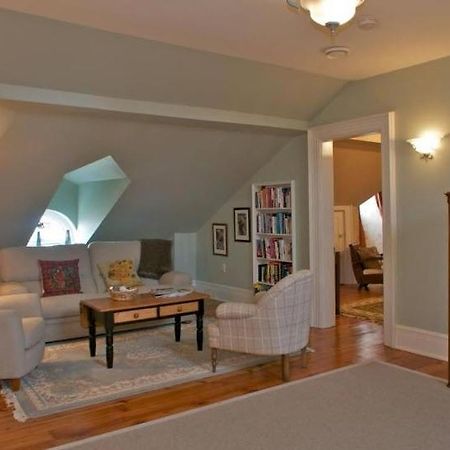 Maplehurst Manor Bed and Breakfast Brockville Exterior foto